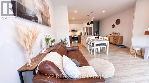 6 Evylean Court, St. Thomas, ON - Indoor