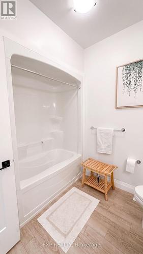 6 Evylean Court, St. Thomas, ON - Indoor Photo Showing Bathroom