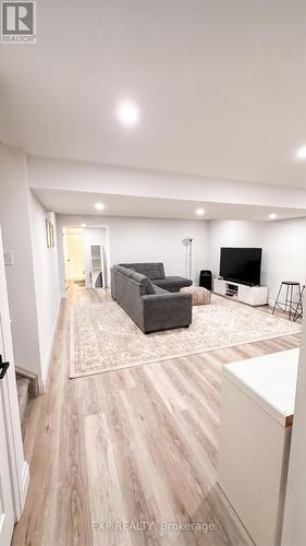 6 Evylean Court, St. Thomas, ON - Indoor