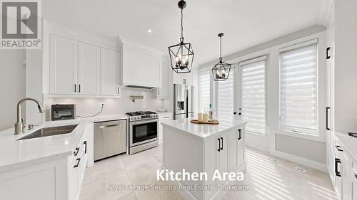1830 Burnhamthorpe Road E, Mississauga, ON - Indoor Photo Showing Kitchen With Upgraded Kitchen