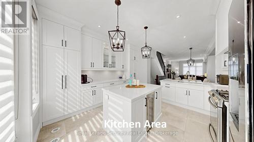 1830 Burnhamthorpe Road E, Mississauga, ON - Indoor Photo Showing Kitchen With Upgraded Kitchen
