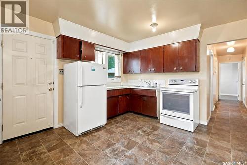 145 Ellison Crescent, Regina, SK - Indoor Photo Showing Kitchen