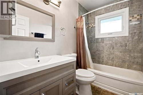 145 Ellison Crescent, Regina, SK - Indoor Photo Showing Bathroom