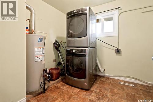 145 Ellison Crescent, Regina, SK - Indoor Photo Showing Laundry Room