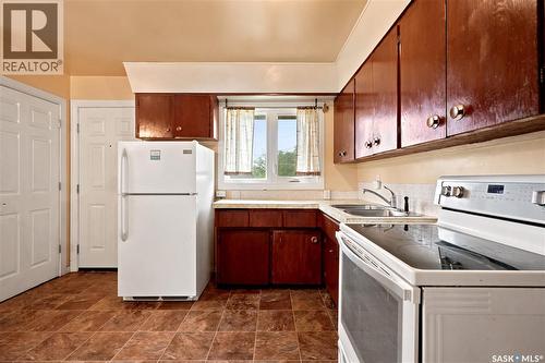 145 Ellison Crescent, Regina, SK - Indoor Photo Showing Kitchen With Double Sink