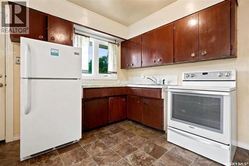 145 Ellison Crescent, Regina, SK - Indoor Photo Showing Kitchen