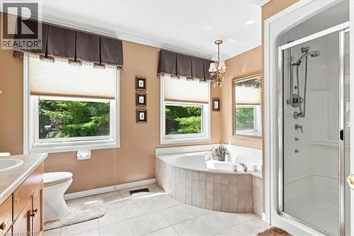 Bathroom - 39 Everwood Run, Kitchener, ON - Indoor Photo Showing Bathroom