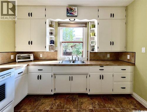 1305 2Nd Street, Estevan, SK - Indoor Photo Showing Kitchen With Double Sink