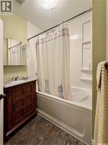 1305 2Nd Street, Estevan, SK - Indoor Photo Showing Bathroom
