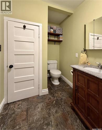 1305 2Nd Street, Estevan, SK - Indoor Photo Showing Bathroom