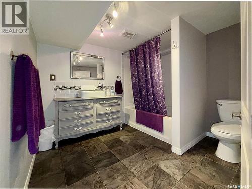 1305 2Nd Street, Estevan, SK - Indoor Photo Showing Bathroom