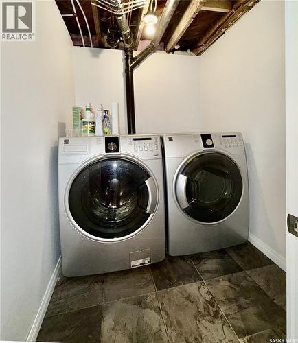 1305 2Nd Street, Estevan, SK - Indoor Photo Showing Laundry Room