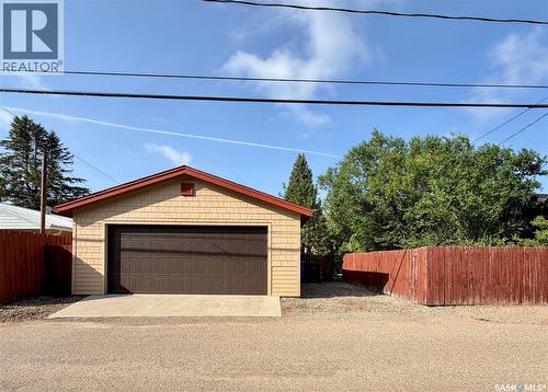 1305 2Nd Street, Estevan, SK - Outdoor