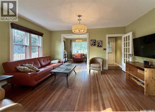 1305 2Nd Street, Estevan, SK - Indoor Photo Showing Living Room