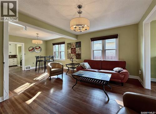 1305 2Nd Street, Estevan, SK - Indoor Photo Showing Living Room