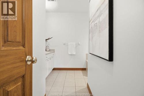 9553 Manitou, Windsor, ON - Indoor Photo Showing Bathroom
