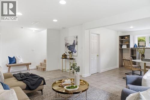 9553 Manitou, Windsor, ON - Indoor Photo Showing Living Room