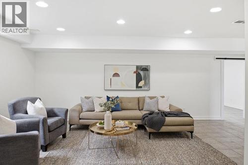 9553 Manitou, Windsor, ON - Indoor Photo Showing Living Room