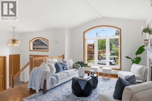 9553 Manitou, Windsor, ON - Indoor Photo Showing Living Room
