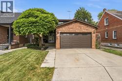 2282 WOODLAWN  Windsor, ON N8W 2H3