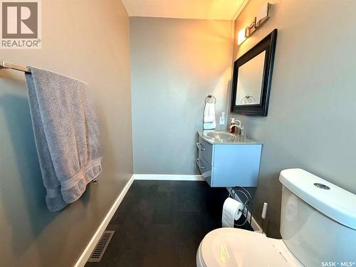 9 1St Avenue, Battleford, SK - Indoor Photo Showing Bathroom