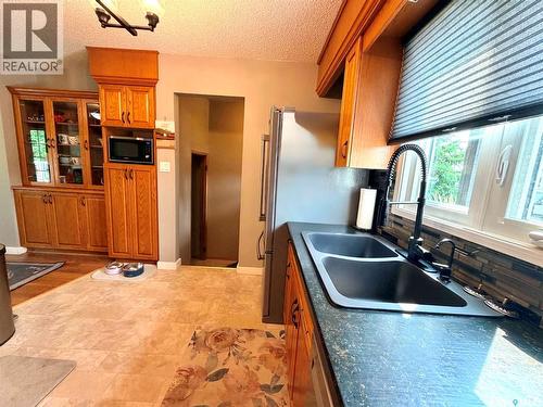 9 1St Avenue, Battleford, SK - Indoor Photo Showing Kitchen With Double Sink