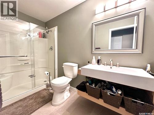 9 1St Avenue, Battleford, SK - Indoor Photo Showing Bathroom