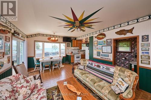 5 Mohawk Point Road, Haldimand, ON - Indoor Photo Showing Living Room