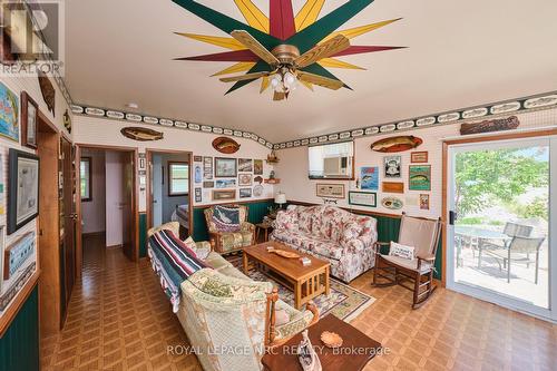 5 Mohawk Point Road, Haldimand, ON - Indoor Photo Showing Living Room