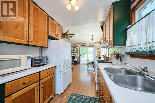 5 Mohawk Point Road, Haldimand, ON - Indoor Photo Showing Kitchen With Double Sink