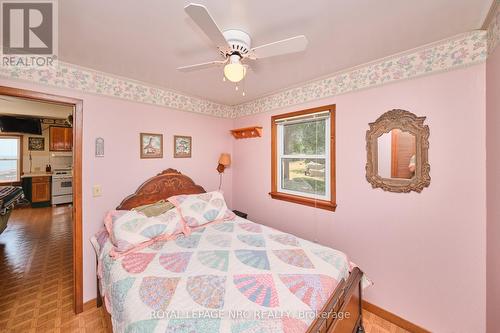 5 Mohawk Point Road, Haldimand, ON - Indoor Photo Showing Bedroom