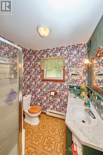 5 Mohawk Point Road, Haldimand, ON - Indoor Photo Showing Bathroom