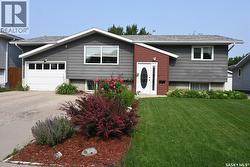 521 Guelph CRESCENT  Saskatoon, SK S7H 4R3