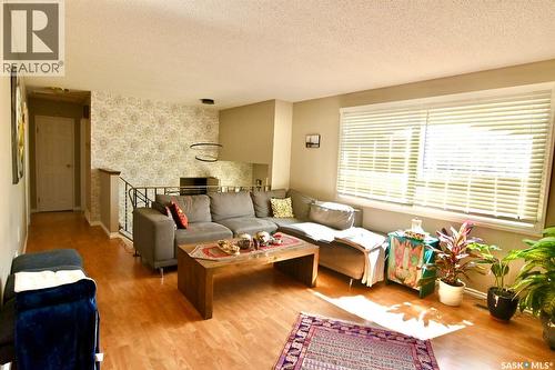521 Guelph Crescent, Saskatoon, SK - Indoor Photo Showing Living Room
