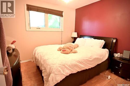 521 Guelph Crescent, Saskatoon, SK - Indoor Photo Showing Bedroom