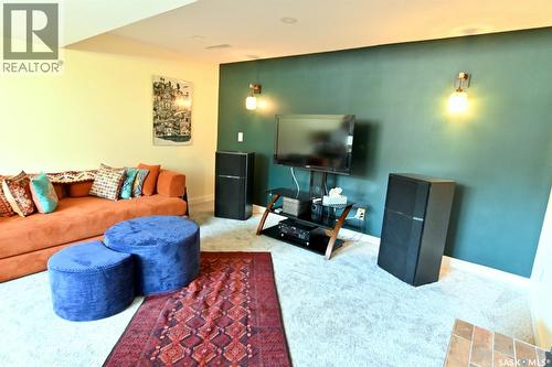 521 Guelph Crescent, Saskatoon, SK - Indoor Photo Showing Living Room