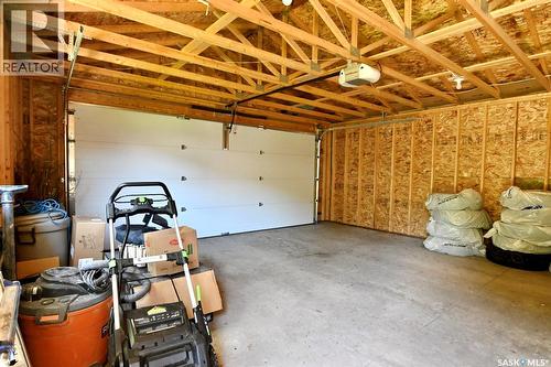 521 Guelph Crescent, Saskatoon, SK - Indoor Photo Showing Garage