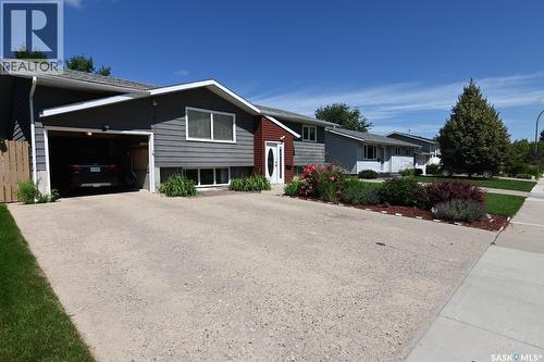 521 Guelph Crescent, Saskatoon, SK - Outdoor With Facade
