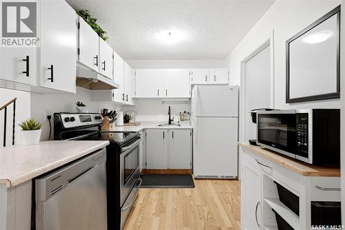 82 Cedar Meadow Drive, Regina, SK - Indoor Photo Showing Kitchen