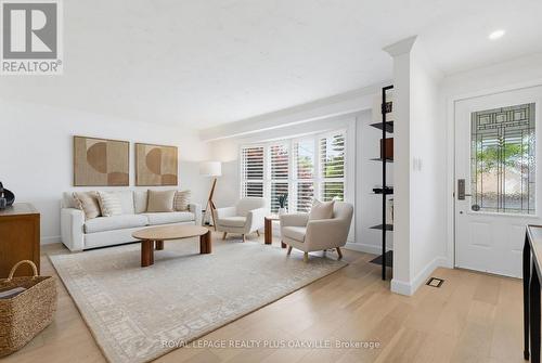 336 Tuck Drive, Burlington, ON - Indoor Photo Showing Living Room