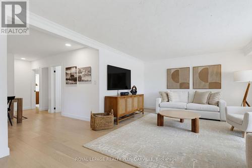 336 Tuck Drive, Burlington, ON - Indoor Photo Showing Living Room