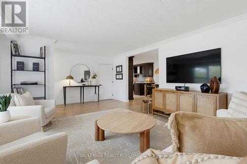 336 Tuck Drive, Burlington, ON - Indoor Photo Showing Living Room