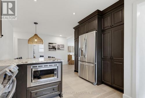 336 Tuck Drive, Burlington, ON - Indoor Photo Showing Kitchen