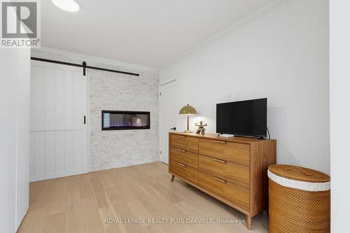 336 Tuck Drive, Burlington, ON - Indoor With Fireplace