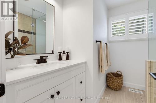 336 Tuck Drive, Burlington, ON - Indoor Photo Showing Bathroom