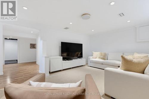 336 Tuck Drive, Burlington, ON - Indoor Photo Showing Living Room