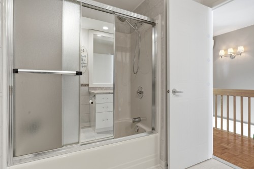 Salle de bains - 437 Rue Marchand, Mascouche, QC - Indoor Photo Showing Bathroom