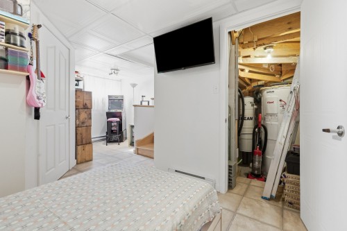 Salle familiale - 437 Rue Marchand, Mascouche, QC - Indoor
