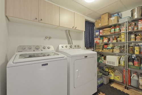 Salle de lavage - 437 Rue Marchand, Mascouche, QC - Indoor Photo Showing Laundry Room
