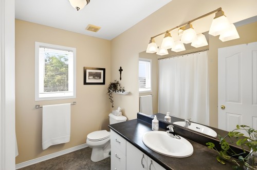 Bathroom - 16 Rue Du Frimas, Gatineau (Hull), QC - Indoor Photo Showing Bathroom